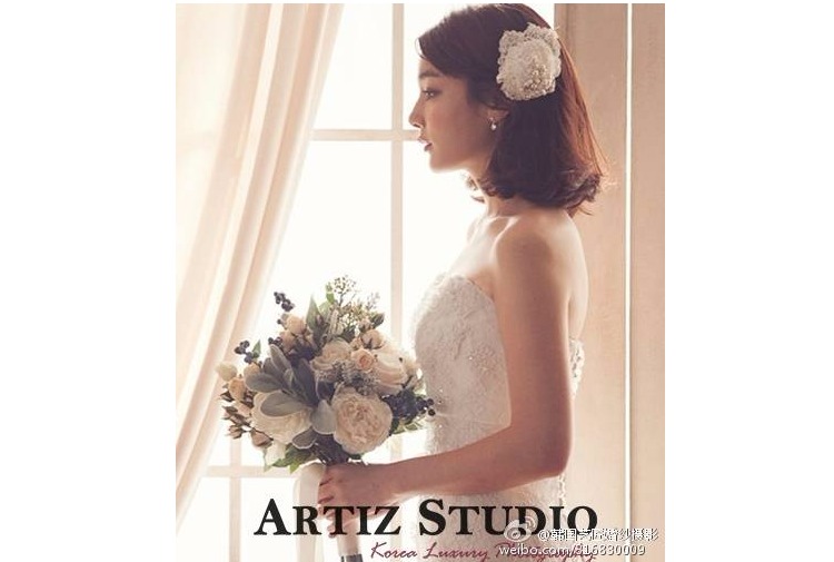 New White Country Artificial Bridal Bouquets 2020 Rose Berries Touch Fabric Wedding Supplies Bride Holding Brooch Bouquet Wedding Supplies