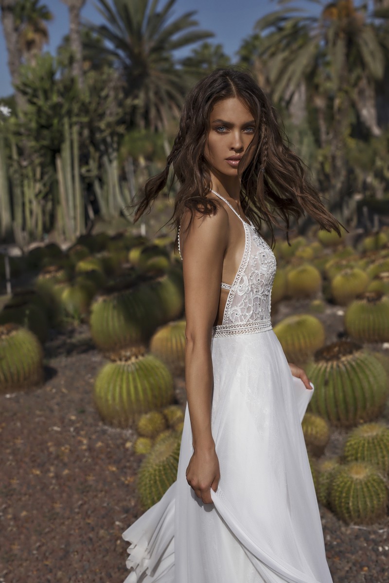 Asaf Dadush Beach Bohemia Wedding Dresses 2018 High Side Split Halter Neck Backless Chiffon Bridal Gowns Boho Lace Appliqued Wedding Dress