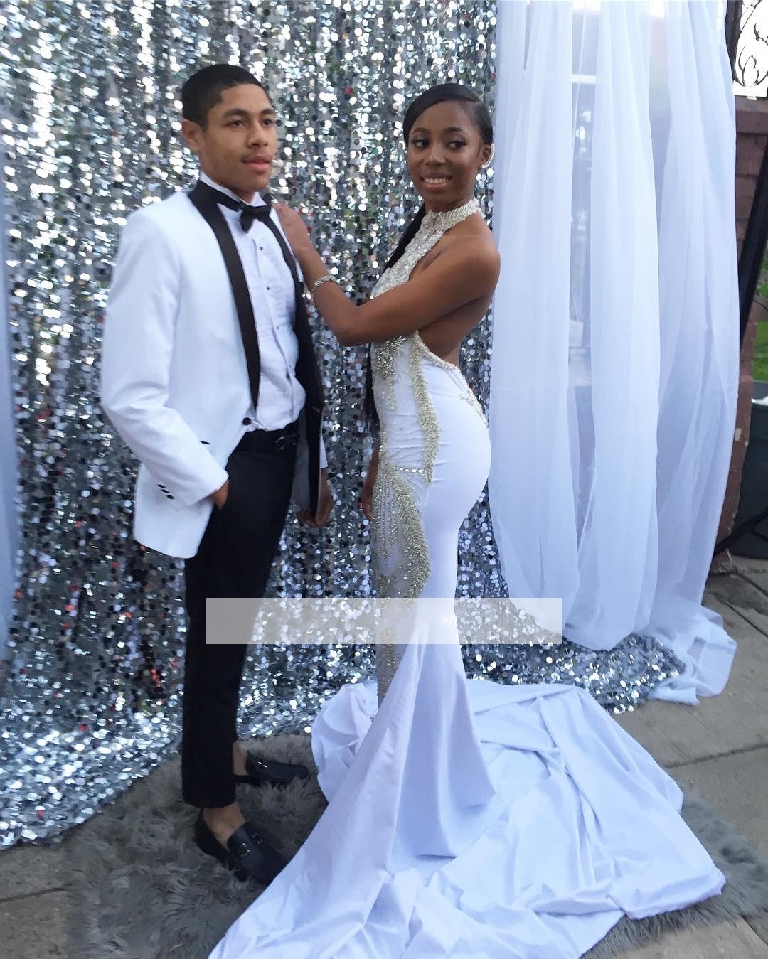 White Black Sexy Girls African Mermaid Prom Dresses Halter Neck Gold Applique Beaded Backless Floor Length Formal Party Wear Evening Gowns