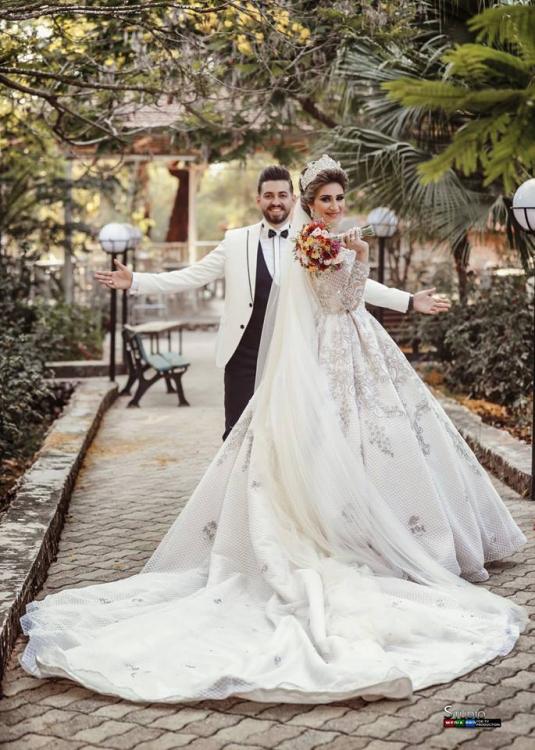 2019 Royal Luxury Wedding Dresses Off The Shoulder Lace Appliques Beads Sweep Train Long Sleeve Wedding Dress Tulle Plus Size Bridal Dress