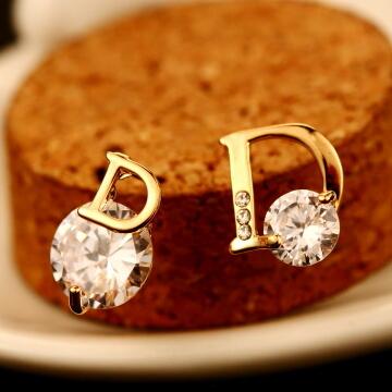 Hot Sale Fashion Luxury Jewelry Zircon Earrings for Women Wedding Jewelry Top Quality 18K Gold Plated Letter D Pattern Stud Earrings
Hot Sale Fashion Luxury Jewelry Zircon Earrings for Women Wedding Jewelry Top Quality 18K Gold Plated Letter D Pattern Stud Earrings