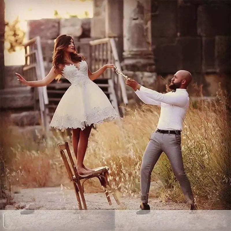 Lovely Beach Short Wedding Dresses Sweetheart Neckine Puffy A Line White Satin and Tulle Mini Bridal Gowns Reception Dress