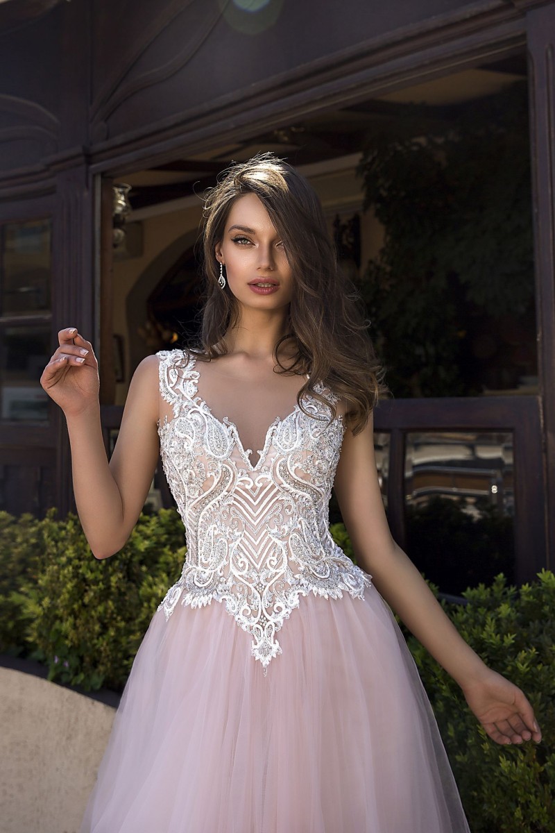 Tina Valerdi 2019 Wedding Dresses Blush Pink Lace Appliqued Sexy Illusion Bodice V Neck Cheap Plus Size Bridal Gowns