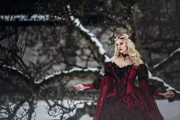 Vintage Medieval Red and Black Gothic Wedding Dresses Off Shoulder Long Sleeves Lace Appliques Chapel Train Victorian Bridal Gowns Fall 2018