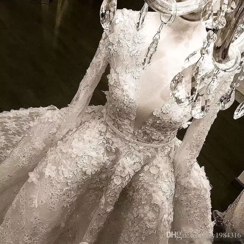 Glamorous Lace Ball Gown Wedding Dress Deep V-Neck Beaded Floral Appliques Long Sleeve Dubai Wedding Dresses Sexy Saudi Arabia Bridal Dress