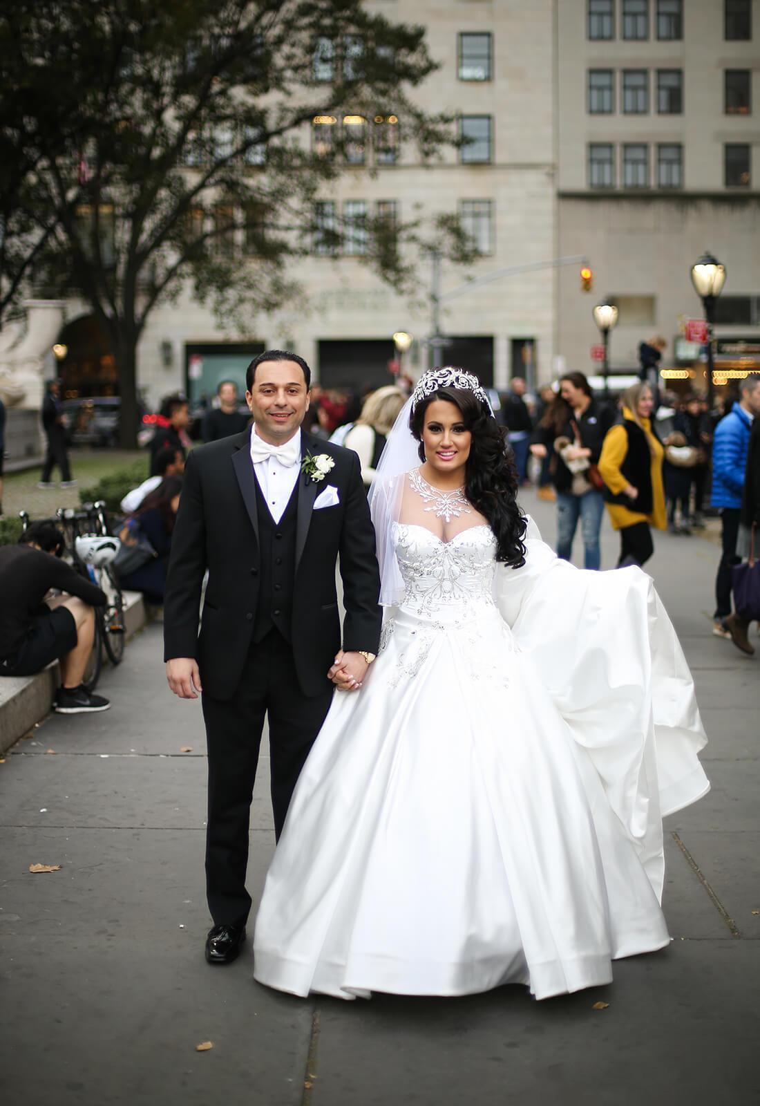 Luxury Queen 2019 Ball Gown Wedding Dresses Beads Plus Size Long Sleeves Bridal Gowns Country Sweep Train Satin Wedding Dress