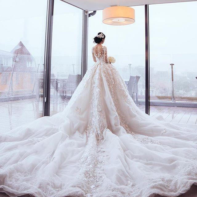 2018 Luxury Wedding Dresses Pearls Beaded Appliques Wedding Dresses Arabia Princess Royal Fabulous A Line Tulle Cathedral Train Bridal Gown