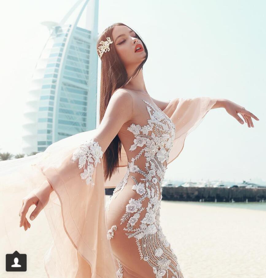 Champagne Boho Wedding Dresses Sheer Jewel Neck Lace Appliques Beaded Bell Long Sleeves Bridal Gowns Sweep Train Mermaid Wedding Dress Plus