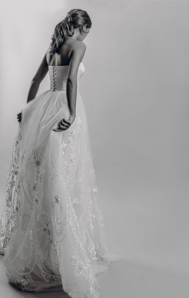 2019 A Line Bohemian Wedding Dresses Strapless Lace 3D Floral Appliques Beads Beach Wedding Dress Floor Length Cheap Bridal Gowns Boho