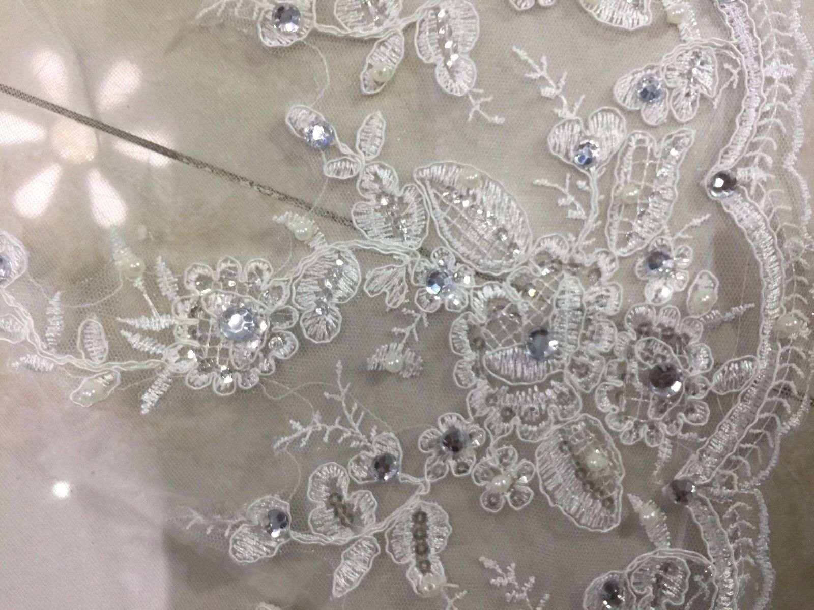 Luxury Bridal Wedding Veils Cathedral Length With Free Comb 5 M Long White Ivory Lace Applique Veil