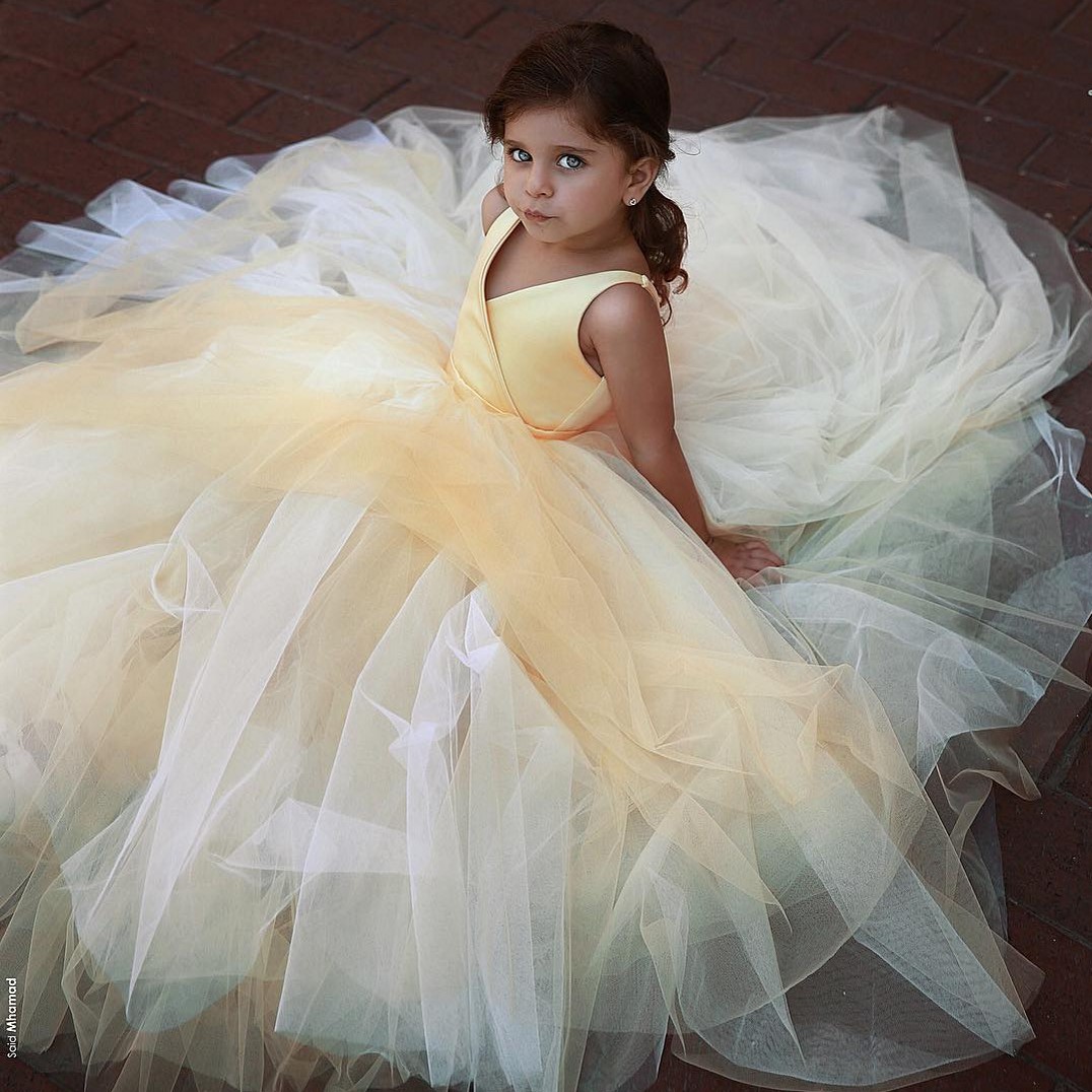Light Yellow Ball Gown wer Girl Dresses For Wedding V Neck Toddler Pageant Gowns With Sash or Length Tulle Kids Prom Dress