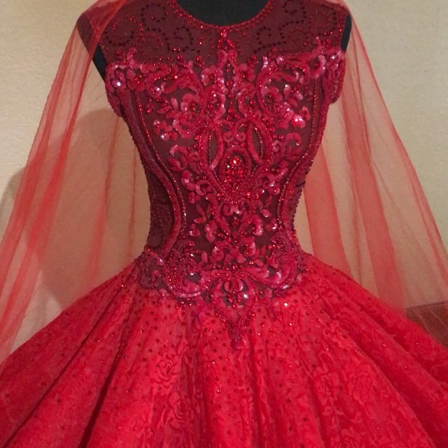 Amazing Dubai Red Prom Dress Crystal Beaded Lace Ball Gown Princess Red Carpet Dress Amazing Sleeveless Lace Evening Gown Quinceanera Dress