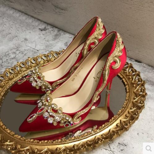 Wedding shoes Bride shoes Chinese style Chinese red Pearls Ruby Stiletto heel Pointed toe Gold embroidery Retro
Wedding shoes Bride shoes Chinese style Chinese red Pearls Ruby Stiletto heel Pointed toe Gold embroidery Retro
