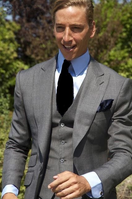 High Quality One Button Light Grey Groom Tuxedos Peak Lapel Groomsmen Best Man Suits Mens Wedding Suits (Jacket+Pants+Vest+Tie) NO:913