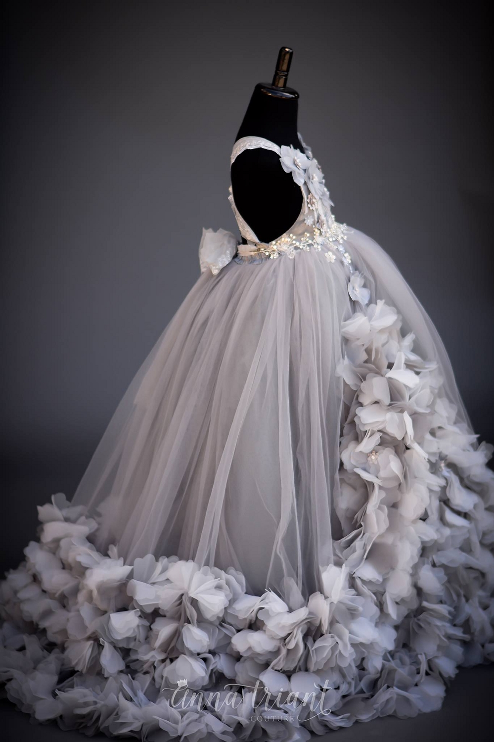 Grey Beaded Ball Gown Girls Pageant Dresses V Neck wer Girl Tulle 3D Appliqued or Length Kids Holy Communion Dress