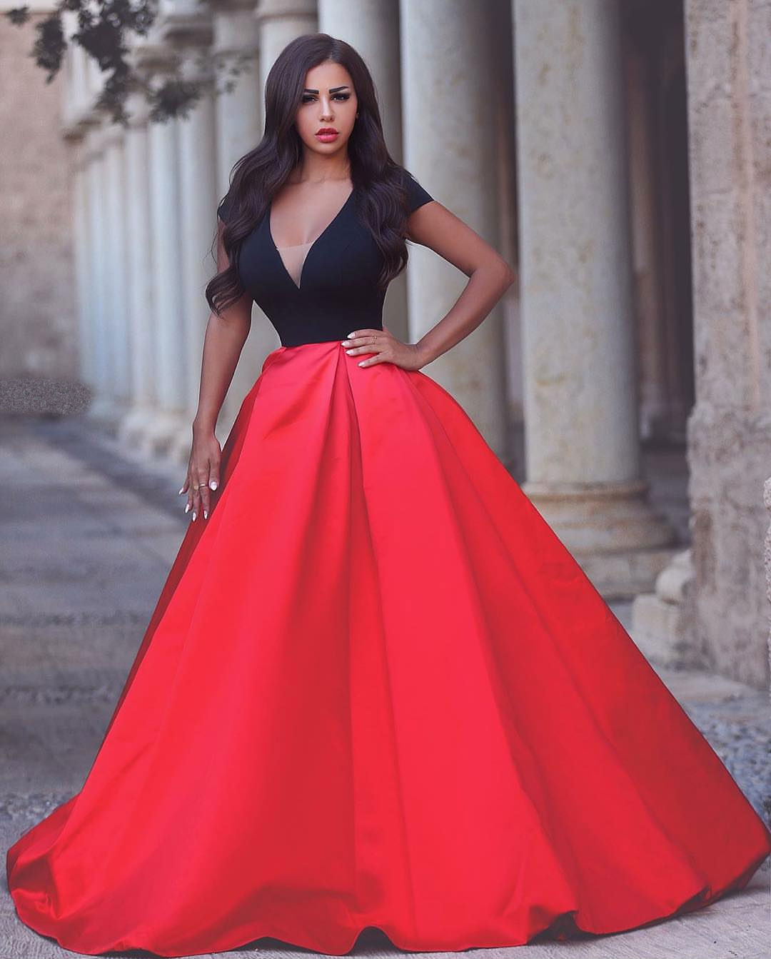 Fashion Red And Black Evening Dresses Short Sleeves Sexy Deep V Neck Satin Sweep Train Prom Dress A Line Party Gowns