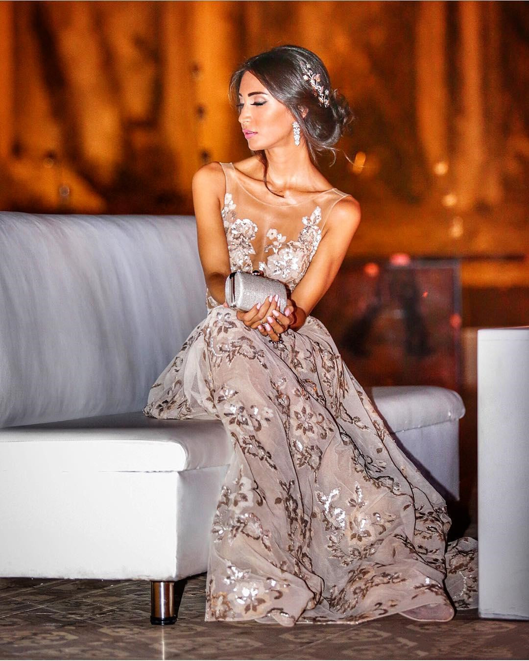 Luxury A Line Sleeveless Evening Dress With Lace Squines Applique Sweep Train Sexy Handmade Formal Prom Dresses Shiny Engagement Dress