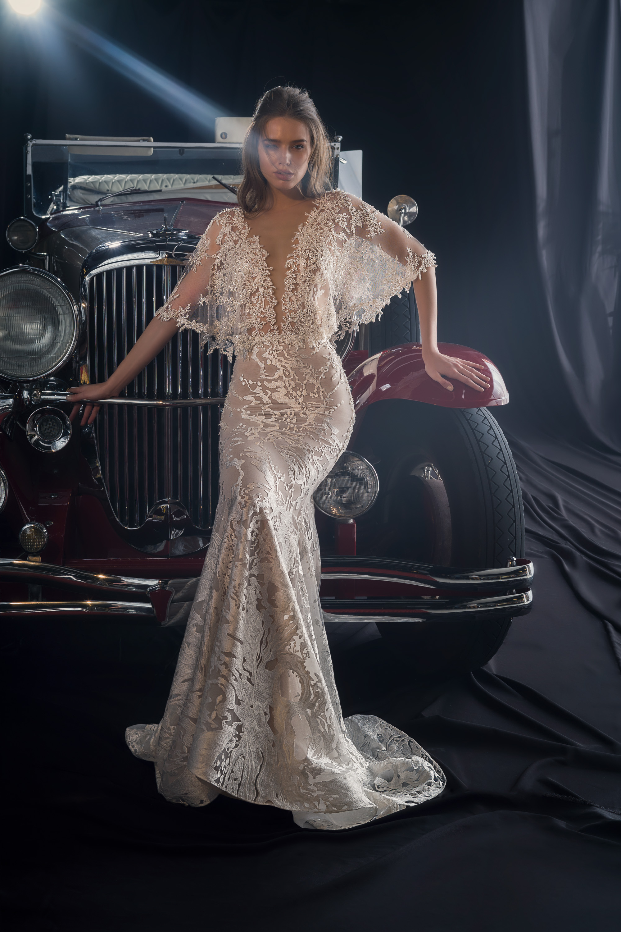 Elihav Sasson Mermaid Wedding Dresses Deep V Neck Lace Applique Sweep Train Beaded Sequins Sext Beach Bridal Dress Plus Size Wedding Gowns