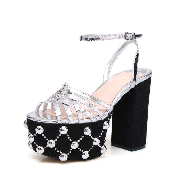 Word buckle catwalk models large size sandals 2022 summer new list heavy-bottomed muffin thick waterproof high-heeled sandals with rivets
Word buckle catwalk models large size sandals 2022 summer new list heavy-bottomed muffin thick waterproof high-heeled sandals with rivets