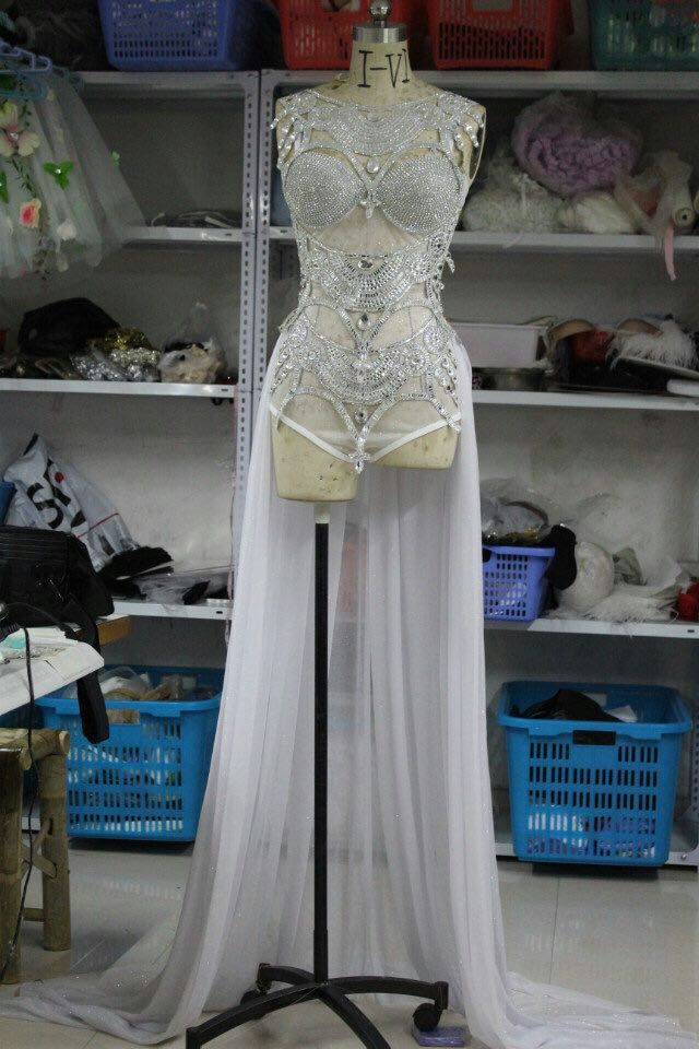 silver perspective sequins one piece paillette bodysuit costumes sexy female singer jazz dance stage wear show sexy costume
silver perspective sequins one piece paillette bodysuit costumes sexy female singer jazz dance stage wear show sexy costume