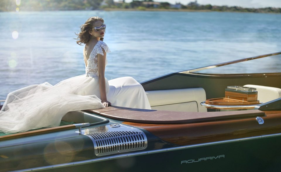 Modest Country Beach Wedding Dresses With Detachable Skirt V Neck Cap Sleeve Bcakless Bridal Gowns Lace Applique Plus Size Wedding Dress