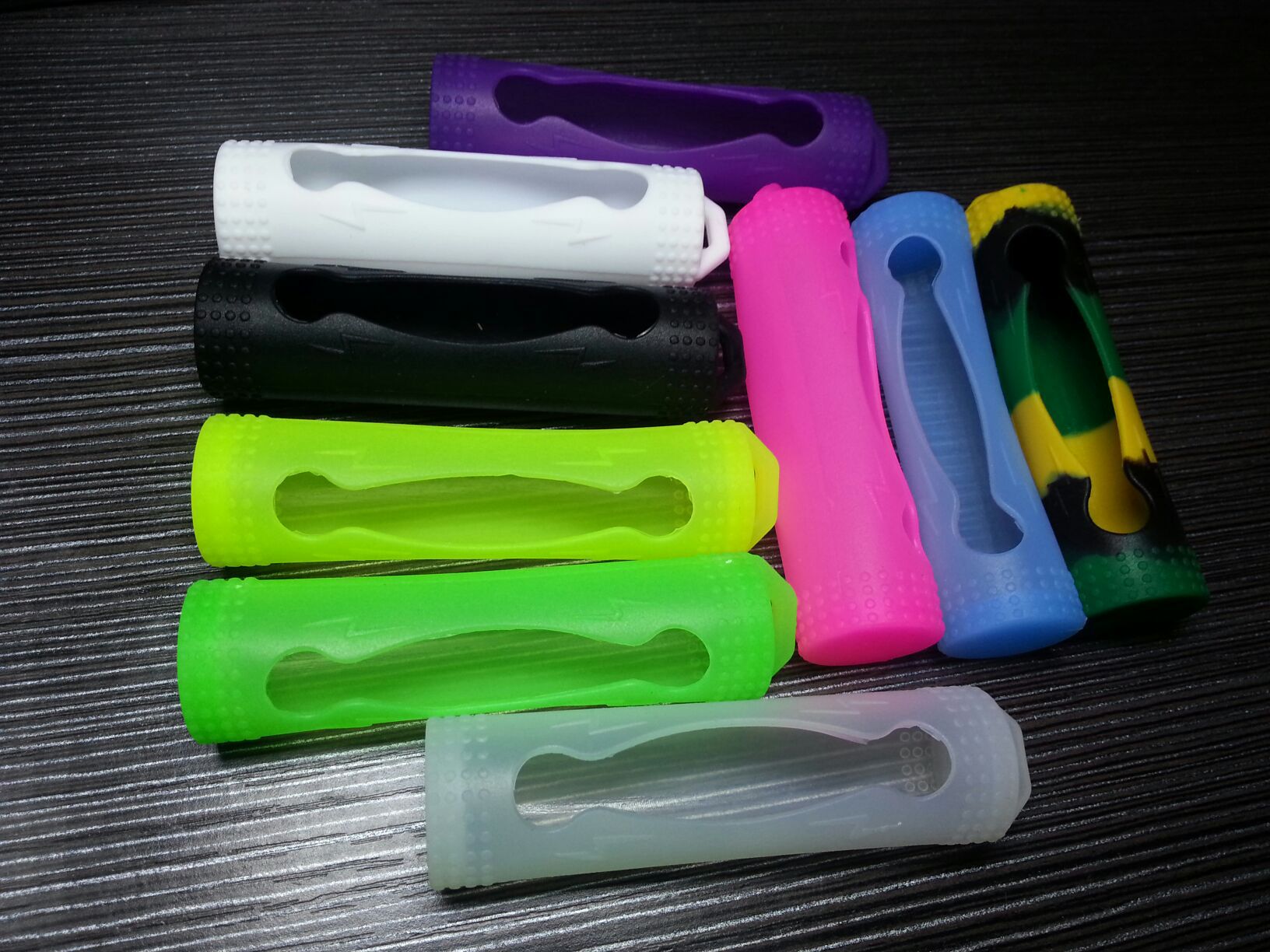 Protective 18650 Battery Silicone Skin Cover Safe Protection Rubber Cases Holder Pack for AW Sony Single 18650 Li ion Batteries 12 Colors
Protective 18650 Battery Silicone Skin Cover Safe Protection Rubber Cases Holder Pack for AW Sony Single 18650 Li ion Batteries 12 Colors