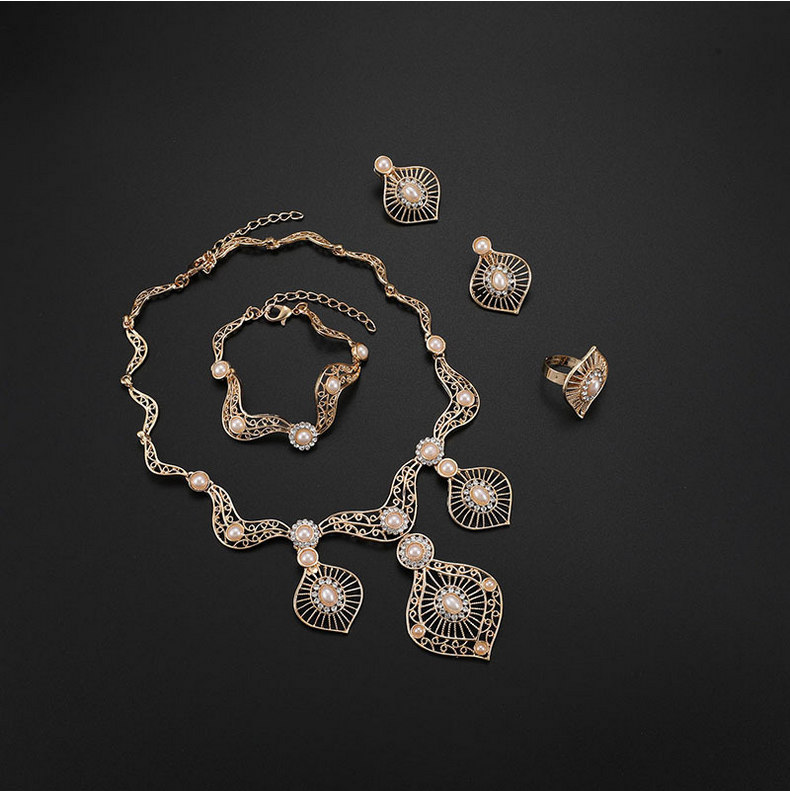 Luxury Bride Wedding Jewelry Set Vintage Fashion Women Rhinestone Imitation Pearl 18K Gold Plated Hollow Out 4-Piece Set Party Jewelry
Luxury Bride Wedding Jewelry Set Vintage Fashion Women Rhinestone Imitation Pearl 18K Gold Plated Hollow Out 4-Piece Set Party Jewelry