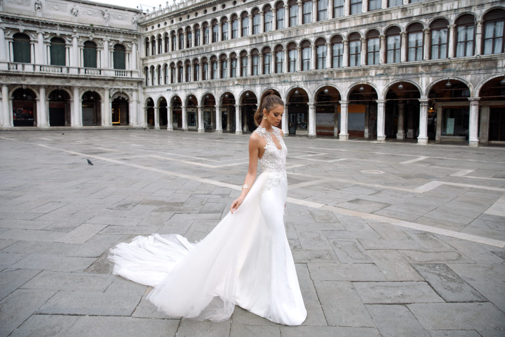 2020 Julie Vino Wedding Dresses with Detachable Train High Neck Beaded Lace Appliqued Backless Beach Bridal Gowns Custom Made