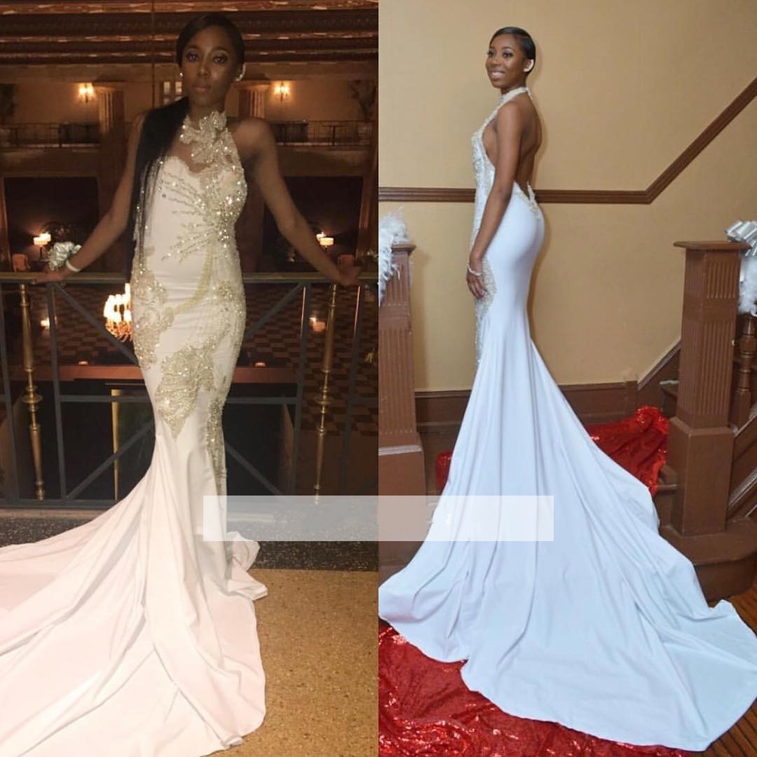 Sexy White Black Girls African Mermaid Prom Dresses Halter Neck Gold Applique Beaded Backless Floor Length Formal Party Wear Evening Gowns
Sexy White Black Girls African Mermaid Prom Dresses Halter Neck Gold Applique Beaded Backless Floor Length Formal Party Wear Evening Gowns