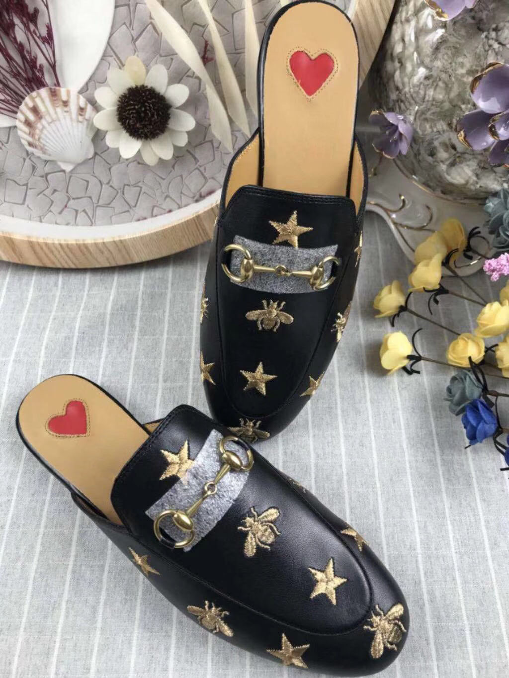 2021 new women's Baotou slippers leather soles horseshoe details size 35-41, free delivery, Black
2021 new women's Baotou slippers leather soles horseshoe details size 35-41, free delivery, Black
