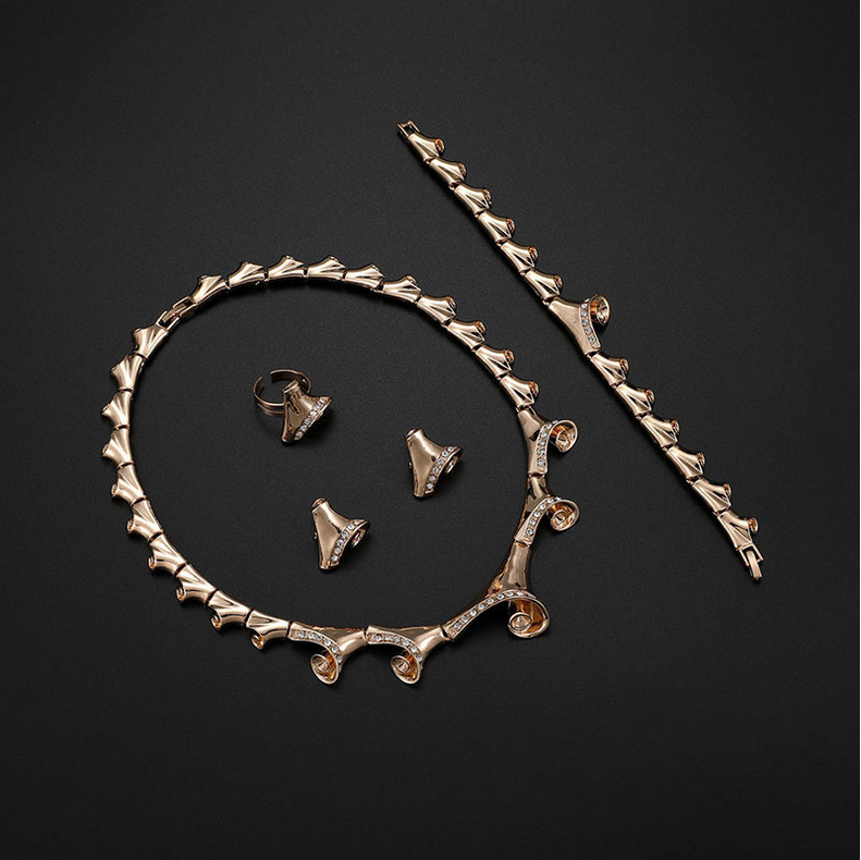 Fashion Women Party Jewelry Luxury Exaggerated Rhinestone 18K Gold Plated Geometric Bride Wedding Jewelry Set
Fashion Women Party Jewelry Luxury Exaggerated Rhinestone 18K Gold Plated Geometric Bride Wedding Jewelry Set