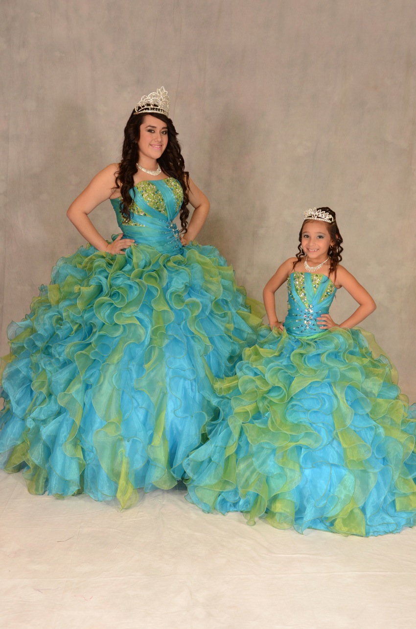 Spring Charming 2019 Mother and Daughter Matching Dresses Ball Gown Prom Dresses Strapless Ruffles Shining Beadings Quinceanera Dress Cheap, Same as image
Spring Charming 2019 Mother and Daughter Matching Dresses Ball Gown Prom Dresses Strapless Ruffles Shining Beadings Quinceanera Dress Cheap, Same as image