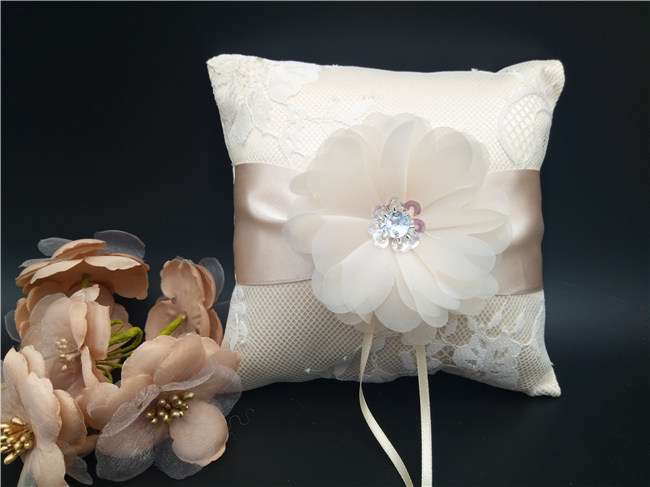 

2020 New Wedding Ring Pillow With Ribbons Flower Wedding Ring Holder Marriage Ring Cushion Bearer Wedding Party Decoration, Beige