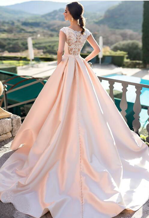 Elegant Bateau Neck Wedding Dress Vintage Lace Buttons Back Sweep Train Satin Bridal Gowns Custom Made