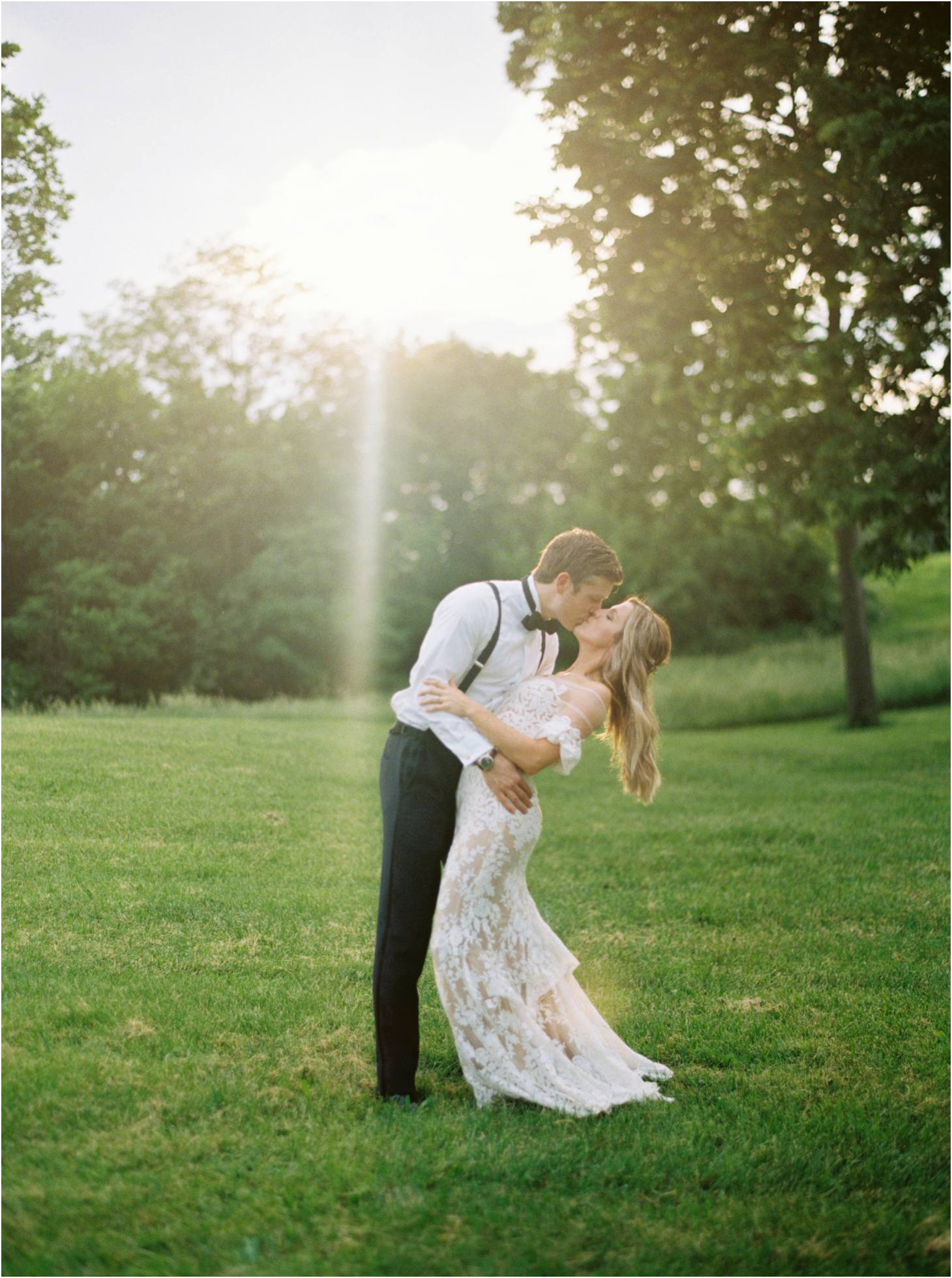 2019 Mermaid Wedding Dresses Off The Shoulder Sweep Train Lace Appliques Short Sleeve Beach Bridal Gowns Garden Boho Country Wedding Dress