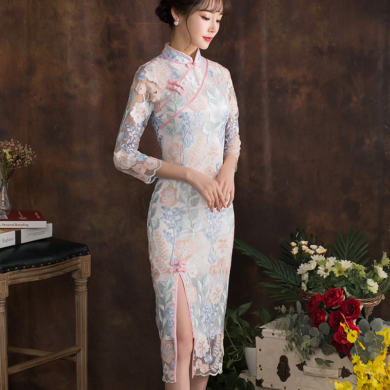 Hot Sale Summer Traditional Lace Chinese Cheongsam Long Style QiPao 2020 With 3/4 Long Sleeves Formal Gowns Dresses for Women, As picture
Hot Sale Summer Traditional Lace Chinese Cheongsam Long Style QiPao 2020 With 3/4 Long Sleeves Formal Gowns Dresses for Women, As picture