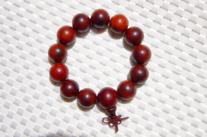 Free Shipping - lobular red sandalwood prayer beads, bracelet 20 mm. Successful men's choice.