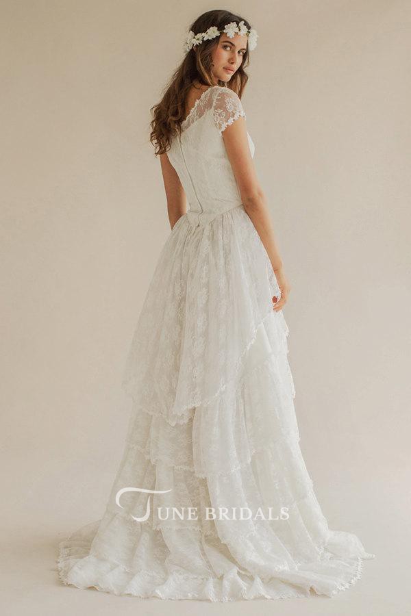 Modest Lace Wedding Dresses Jewel Neck Short Sleeve Tiered Tulle Sweep Train Appliques Country Bridal Gowns Beach Plus Size Wedding Dress