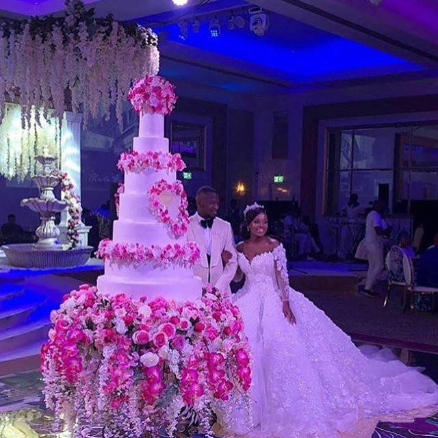 Stunning Plus Size Wedding Dresses 3D Floral Appliqued Lace Beaded Bridal Gowns Ravishing Dubai African Crystal Tulle Wedding Dress