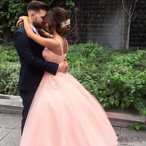 2019 Sexy Blush Pink Ball Gown Prom Dresses Lace Appliques Beaded Sleeveless Spaghetti Floor Length Dubai Evening Quinceanera Party Gowns