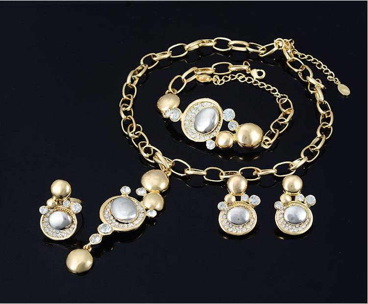 Luxury Bridal Wedding Jewelry Vintage Fashion Rhinestone 18K Gold Plated Alloy Necklace Earrings Ring Bracelet 4-Piece Set Party Jewelry
Luxury Bridal Wedding Jewelry Vintage Fashion Rhinestone 18K Gold Plated Alloy Necklace Earrings Ring Bracelet 4-Piece Set Party Jewelry