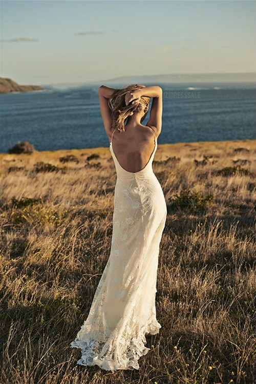 Elegant Beach Wedding Dresses Side Split Floor Length Backless Spaghetti Appliqued Lace Bridal Gowns Sleeveless Modest Country Wedding Dress