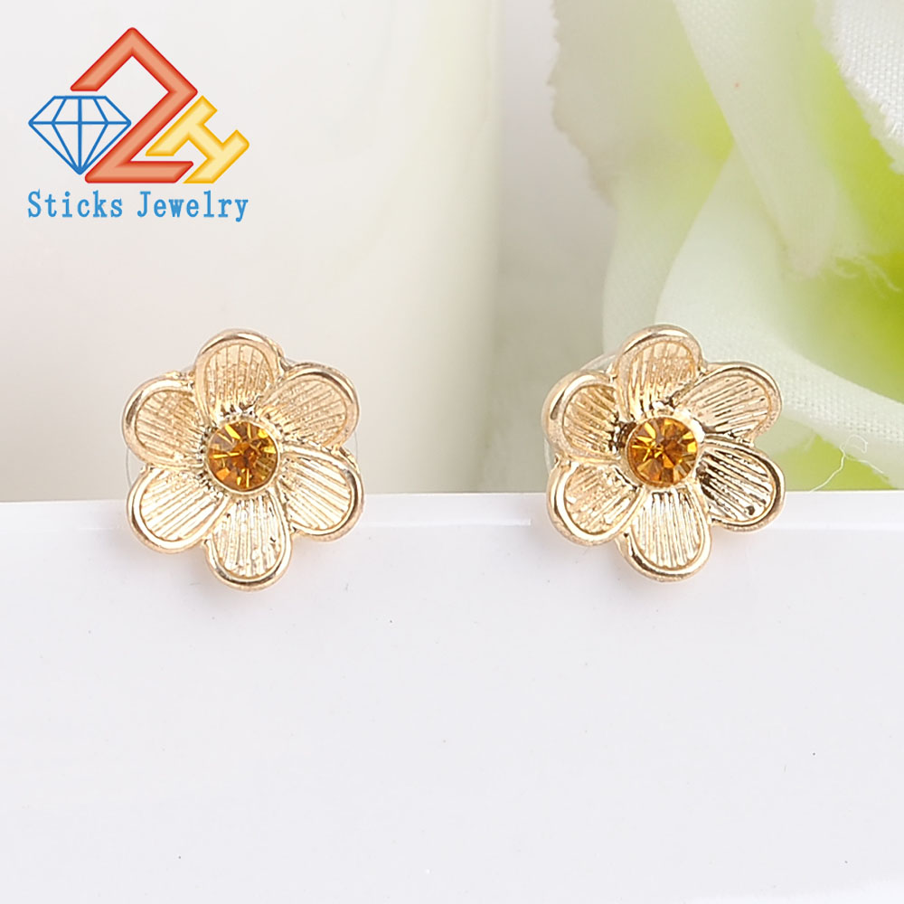 Gold Colour Plated Stud Earrings Cute Flower Cubic Zirconia Piercing Studs, Golden;silver
Gold Colour Plated Stud Earrings Cute Flower Cubic Zirconia Piercing Studs, Golden;silver