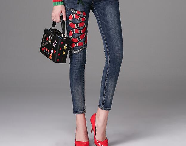 Snake Flower Embroidery Jeans 2018 Autumn Winter Female Vintage Denim Pants Ankle-Lengh Skinny Pencil Pants, Blue
Snake Flower Embroidery Jeans 2018 Autumn Winter Female Vintage Denim Pants Ankle-Lengh Skinny Pencil Pants, Blue