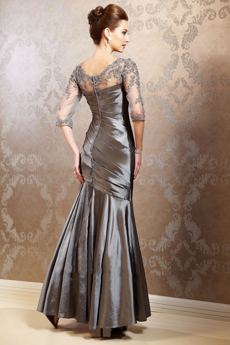 Plus Size Mother of the Bride Dresses Illusion Half Sleeve Appliqued Pleats Mermaid Mothers Dress For Weddings Elegant Formal Prom Dresses