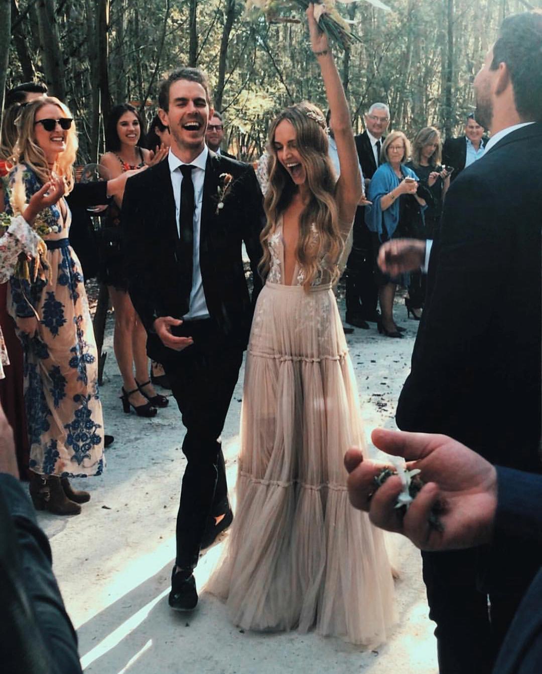 Bohemian Dresses Deep V Neck Sweep Train Sexy Backless Lace Appliques Vintage Bridal Gowns Custom Made Plus Size Wedding Dress