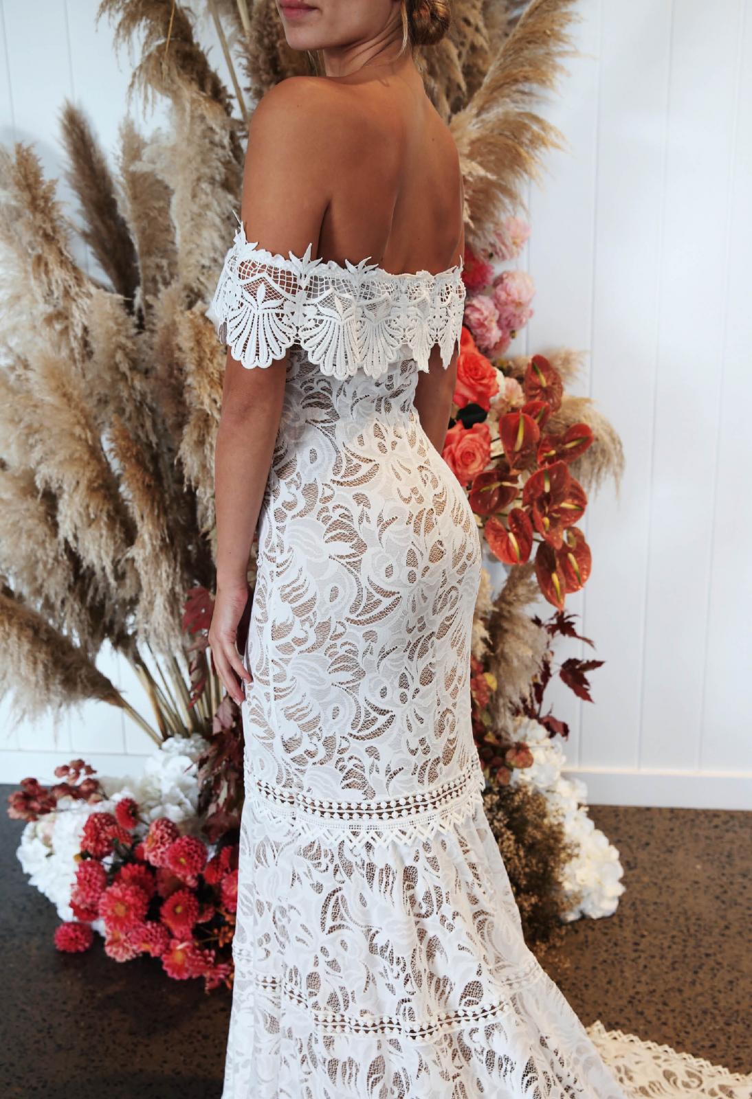 Lace Mermaid Wedding Dresses Off The Shoulder Sweep Train Sexy Back Gorgeous Country Bridal Dress Bohemian Plus Size Beach Wedding Gowns