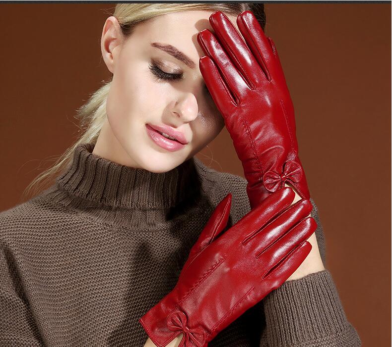 Women winter fur top quality Genuine Leather Sexy Luxury Driving touch screen gloves Outdoor riding soft warm sheepskin finger gloves, Blue;gray
Women winter fur top quality Genuine Leather Sexy Luxury Driving touch screen gloves Outdoor riding soft warm sheepskin finger gloves, Blue;gray