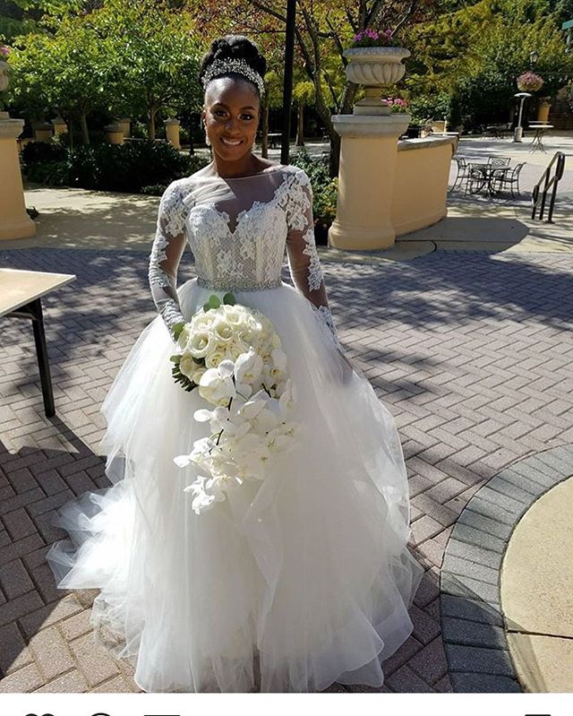 Long Sleeve A-Line Wedding Dresses Illusion Scoop African Bride Dresses Sleeves Beaded Waist Tiers Skirt Wedding Gowns Backless, Ivory
Long Sleeve A-Line Wedding Dresses Illusion Scoop African Bride Dresses Sleeves Beaded Waist Tiers Skirt Wedding Gowns Backless, Ivory