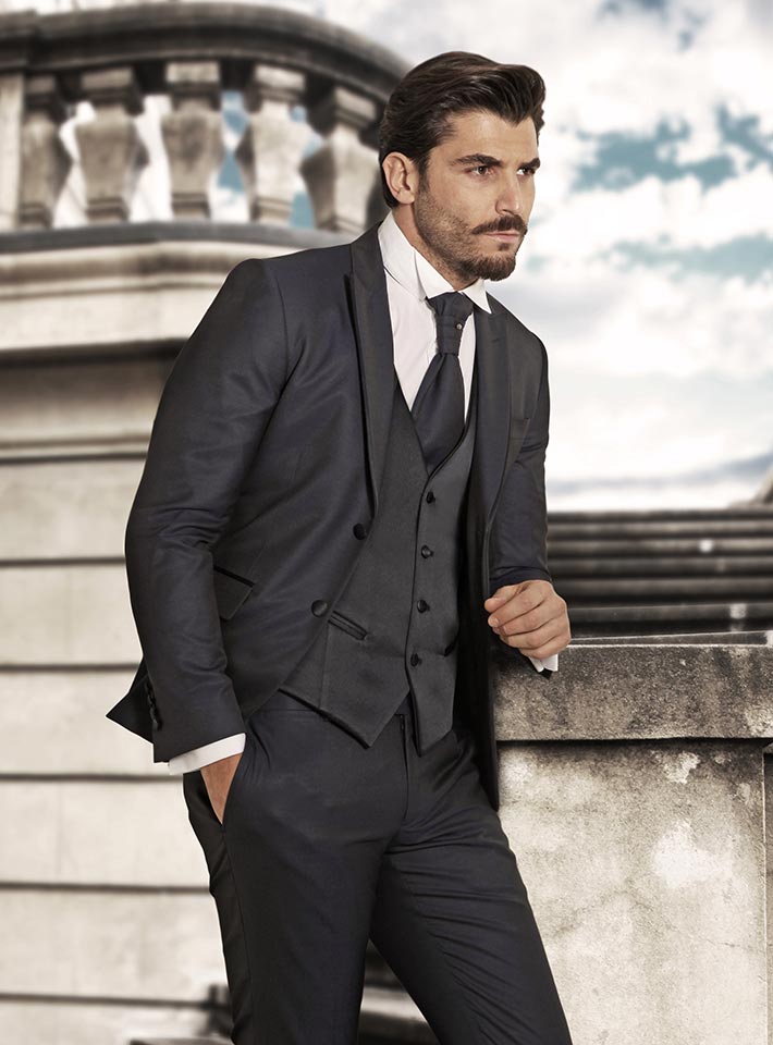 Three Pieces Black Mens Designer Suits With Peaked Lapel Groom Tuxedos for Weddings 2018 Best Man Suits Custom Made(Jacket+Vest+Pants)